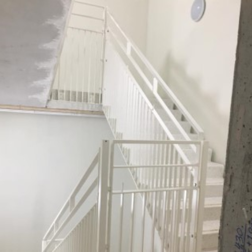 RG Stålbyg har bygget trappeværn i en opgang